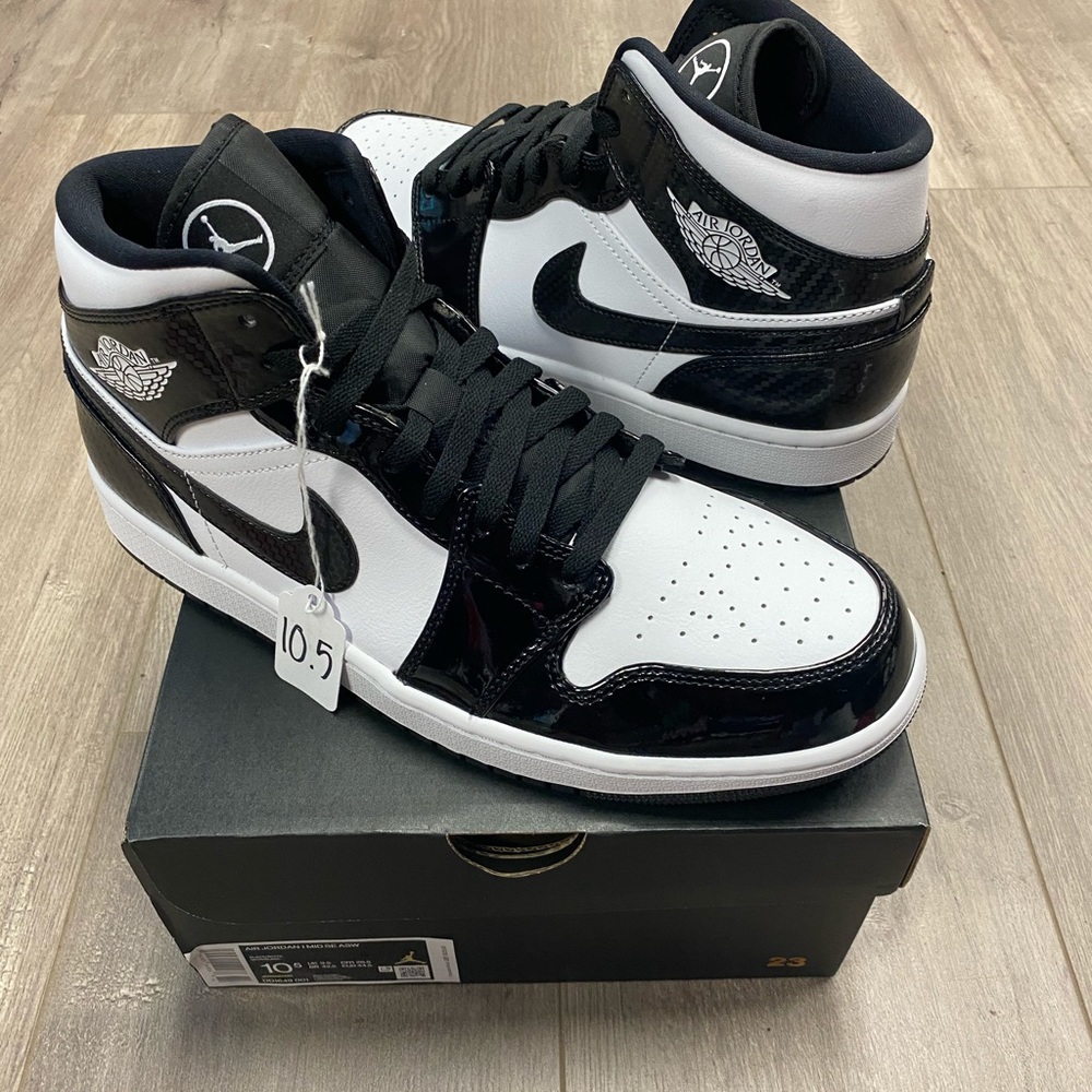 Jordan 1 Mid “Carbon Fiber” - Picture 1 of 4